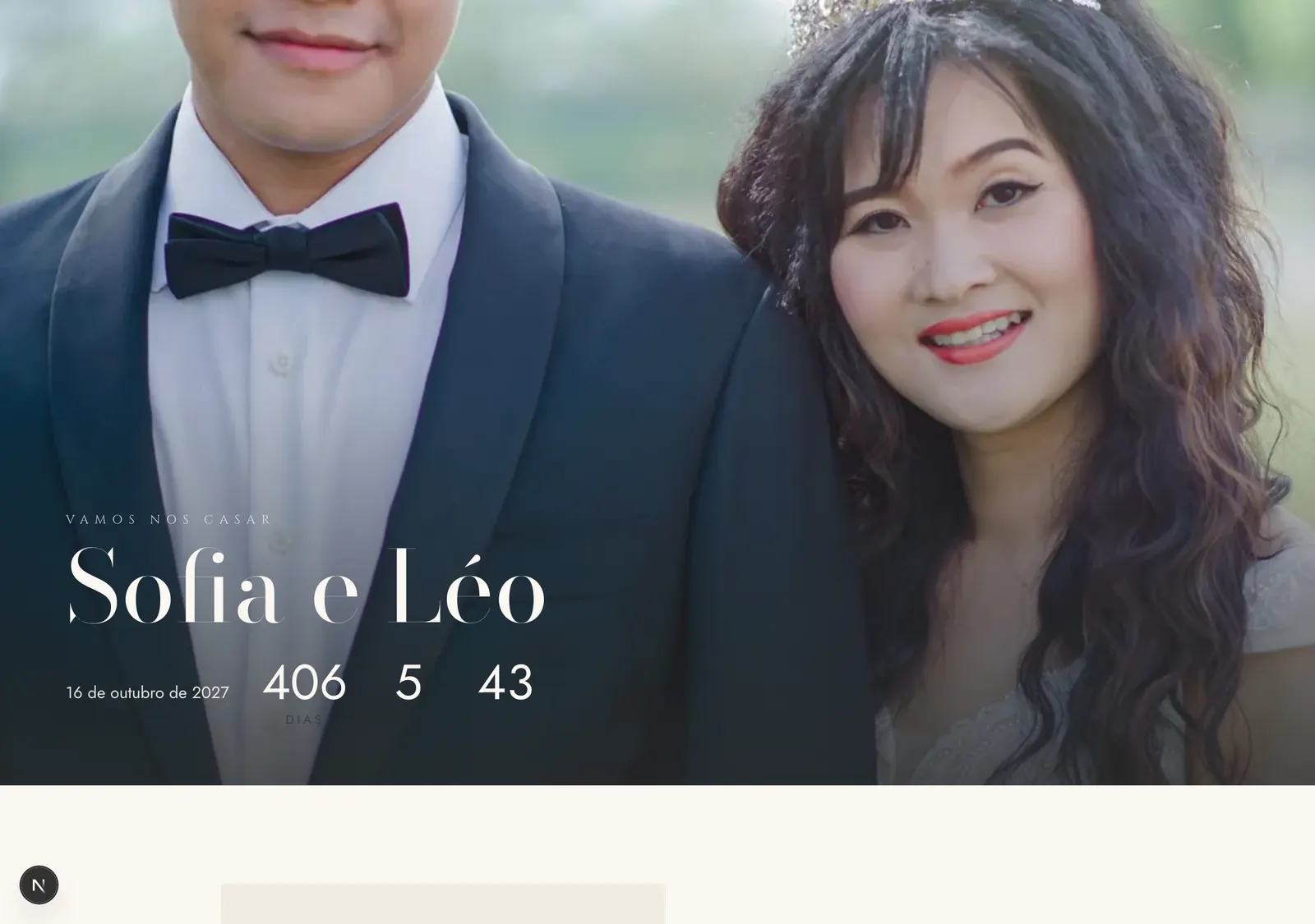 Modelo Editorial: capa em duas colunas, com foto do casal ao lado do texto